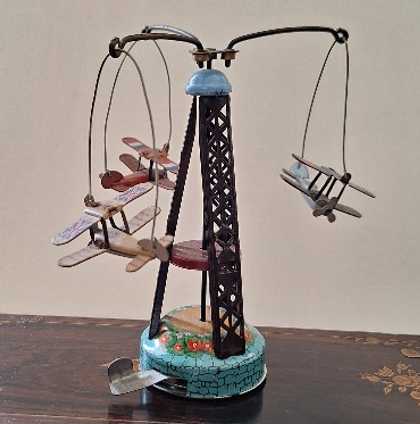 Brinquedo Carrossel de aviões  7