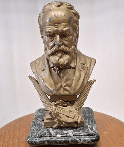 Estatueta, busto de Victor Hugo