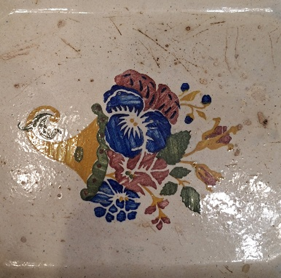 Antiga travessa em faiança policromada  2