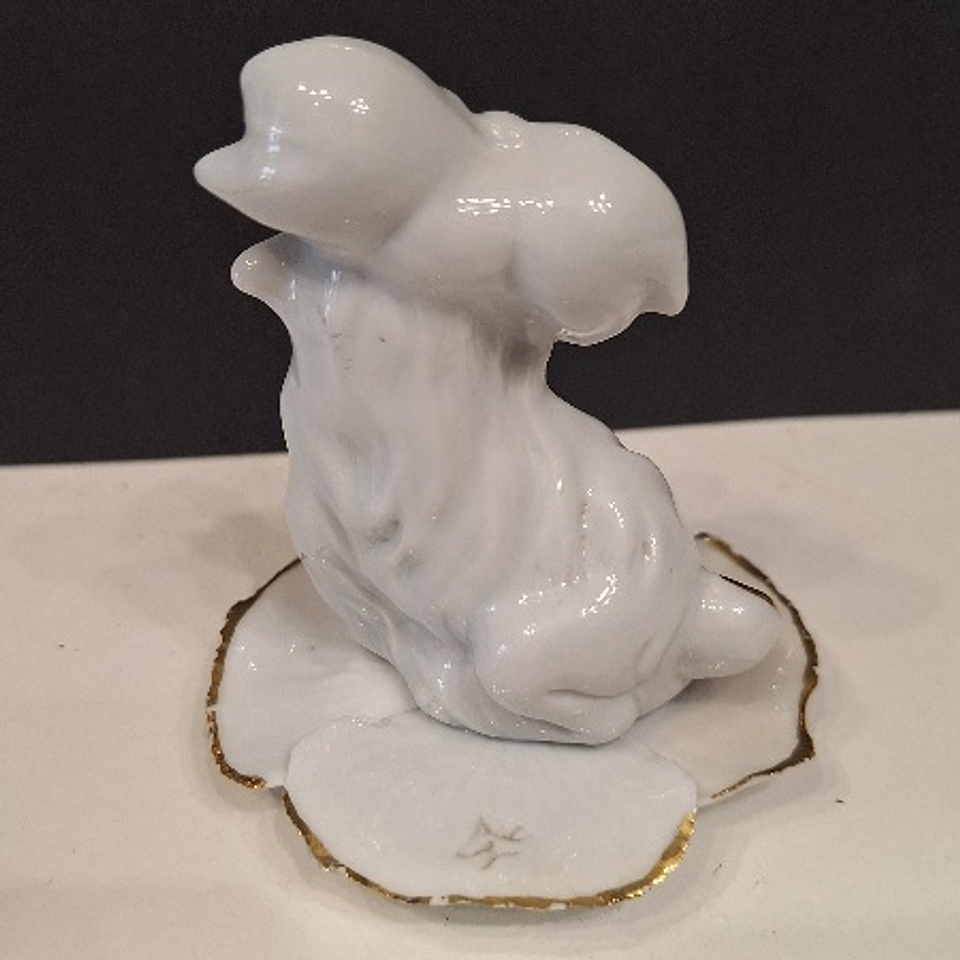 Estatueta cão em porcelana  4