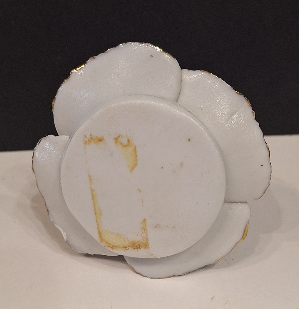 Estatueta cão em porcelana  8