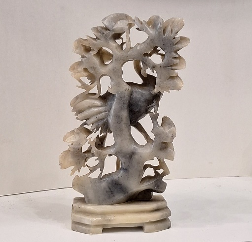 Estatueta em pedra sabão  6