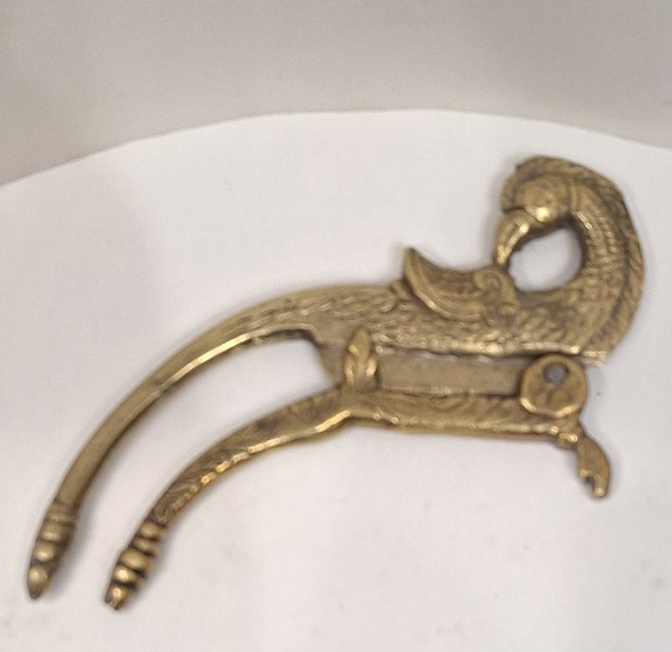 Quebra-nozes em latão  3