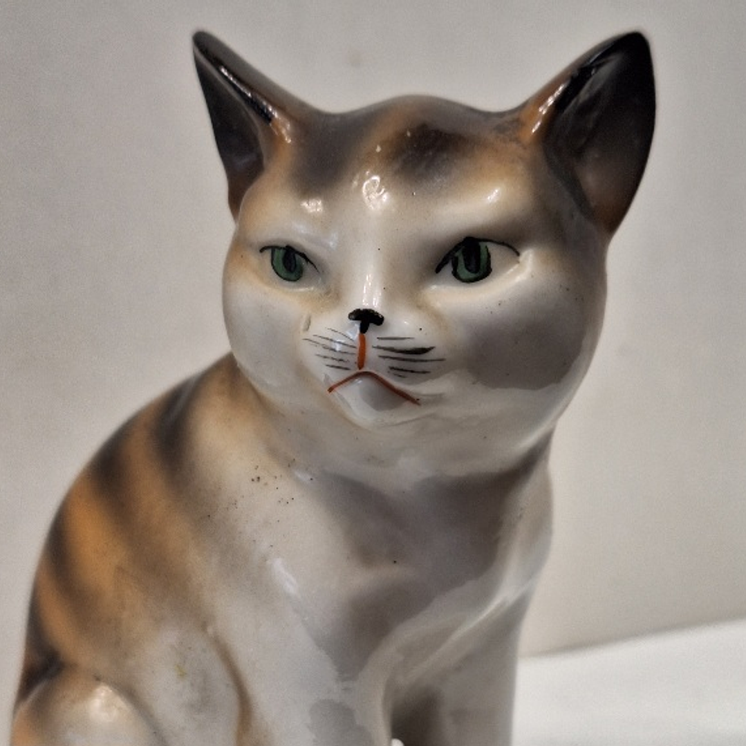 Gato em porcelana  1