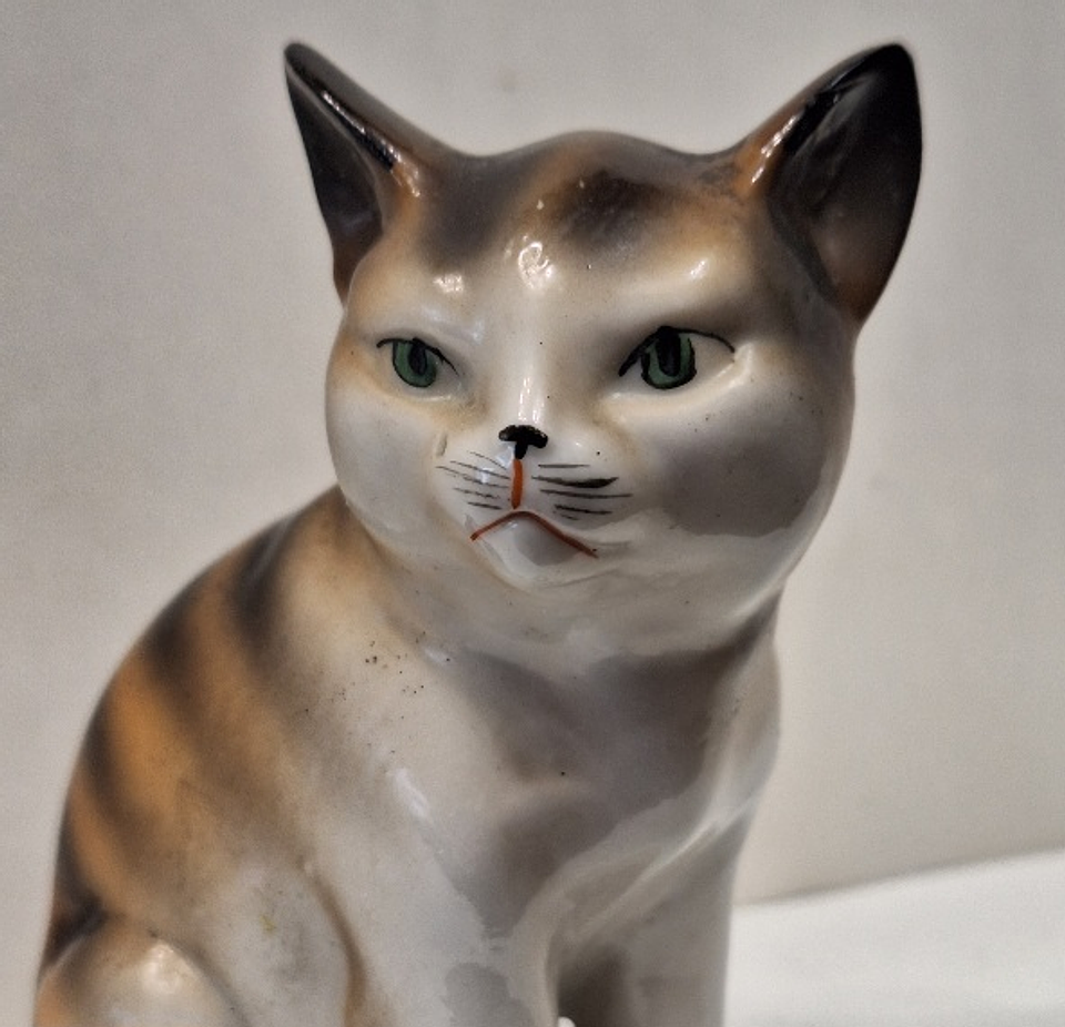 Gato em porcelana  1