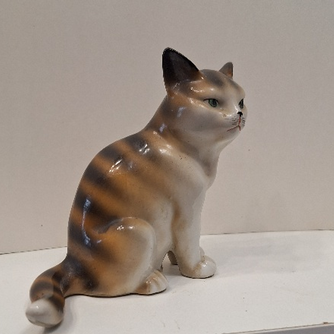 Gato em porcelana  2