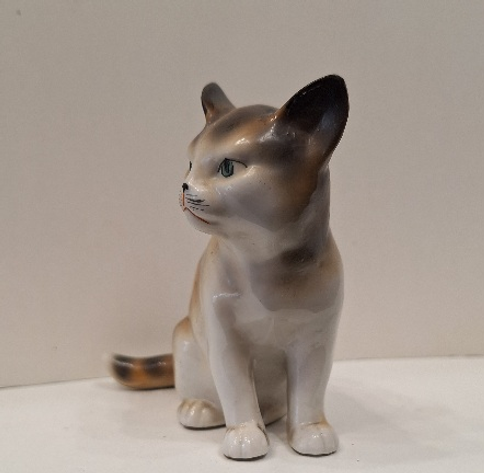 Gato em porcelana  3