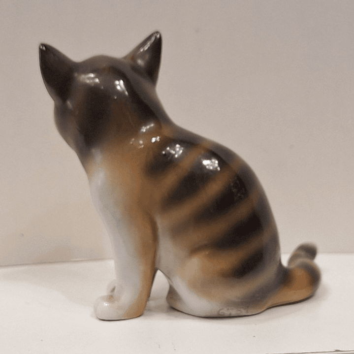 Gato em porcelana  4