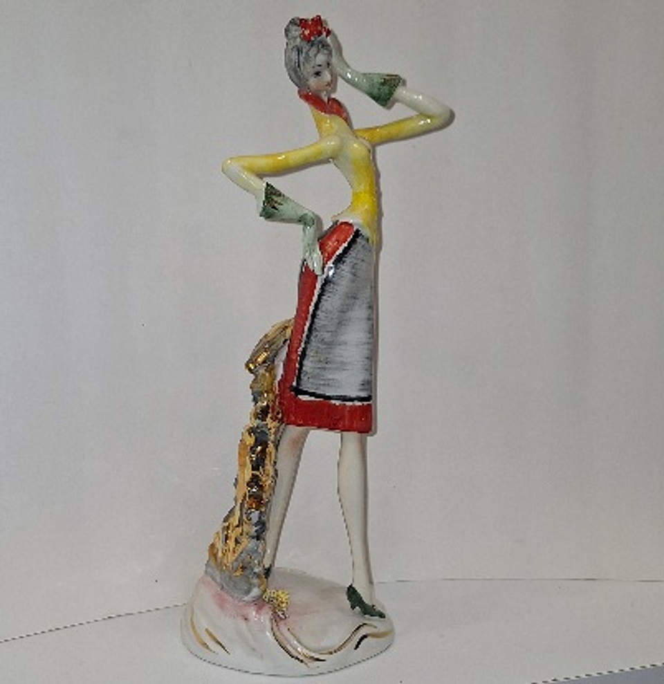 Estatueta em porcelana italiana  1