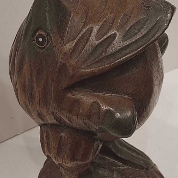 Sapo esculpido em madeira  2