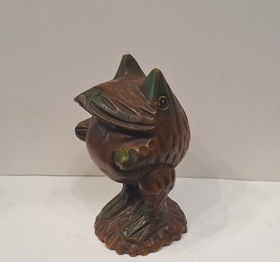 Sapo esculpido em madeira  5