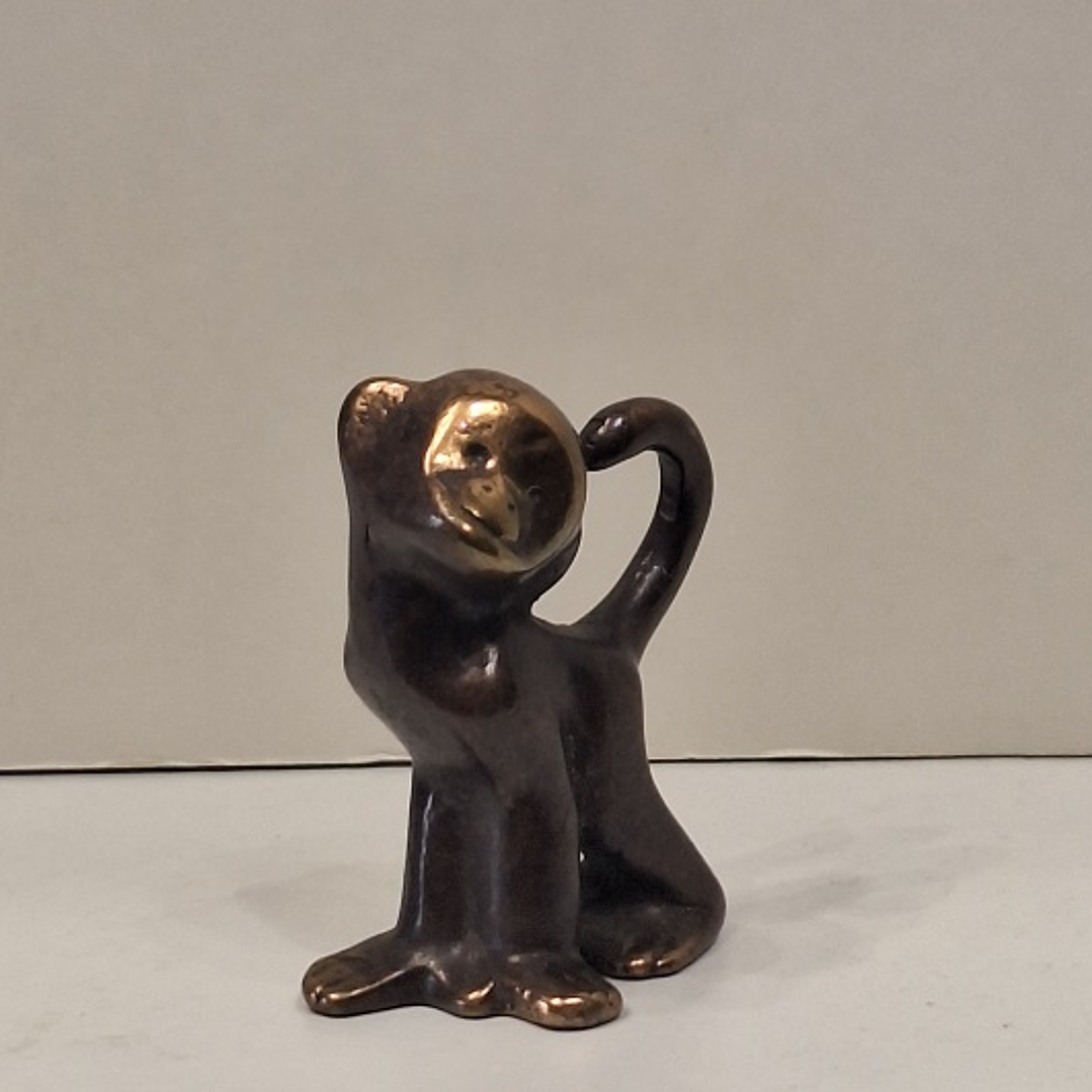 Macaco em bronze patinado 2