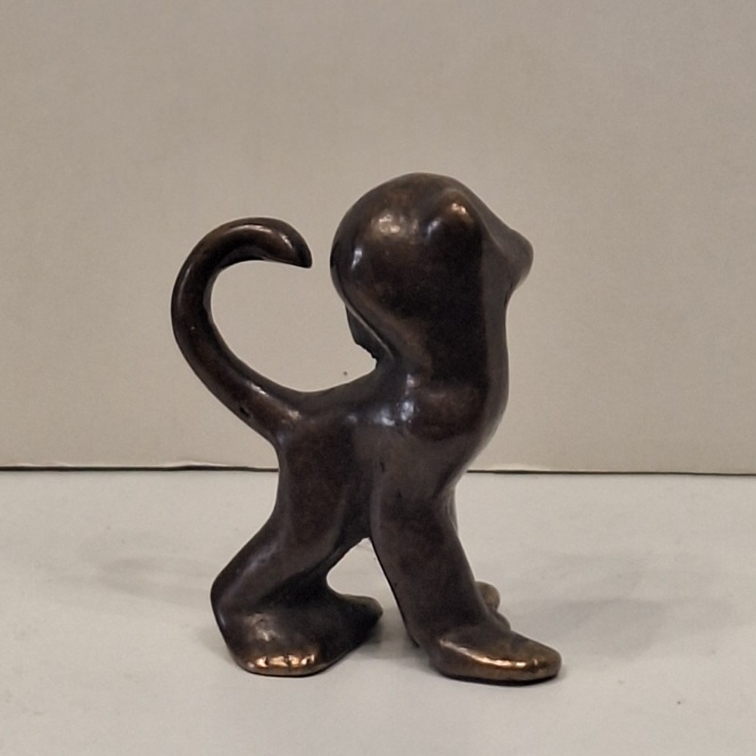 Macaco em bronze patinado 3
