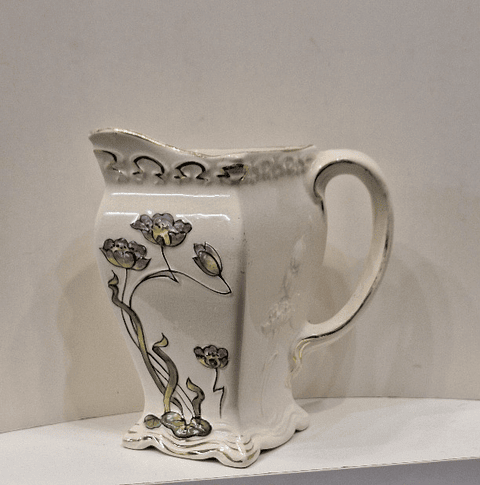 Jarra em faiança art nouveau 