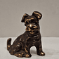 Mini cão em bronze patinado  - vignette 1