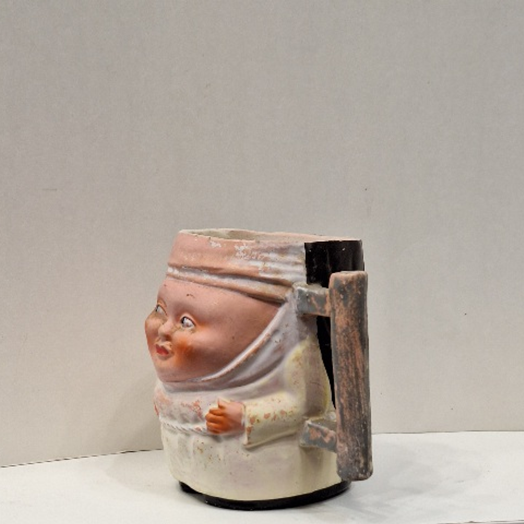 Mini caneca faiança,  freira 2