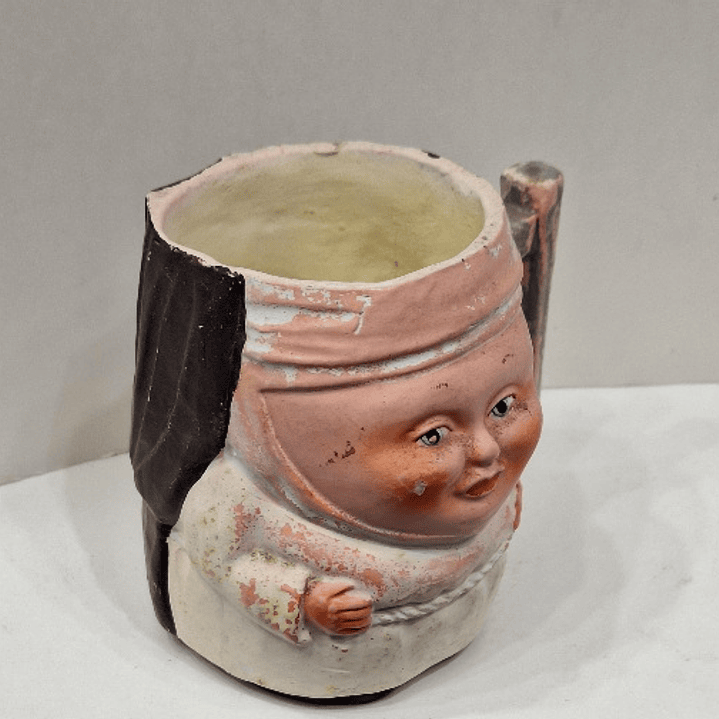 Mini caneca faiança,  freira 4