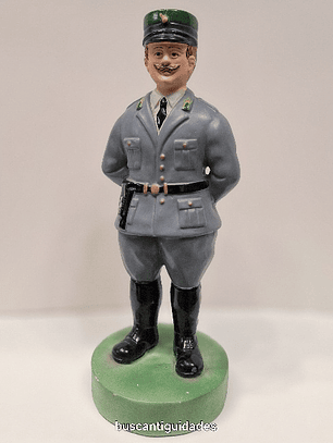 estatueta em faiança policromada 