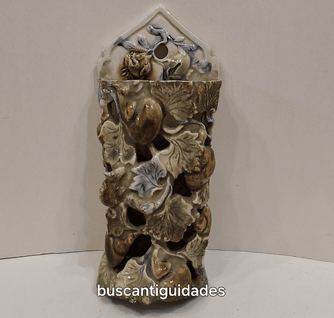 Floreira de parede em porcelana 