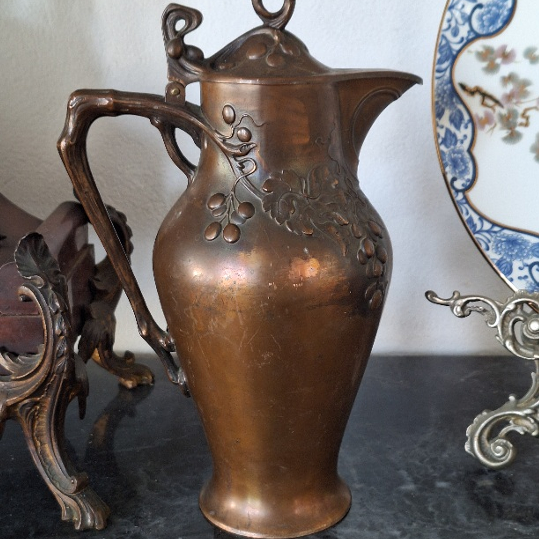 Jarra em bronze patinado Art Nouveau  1