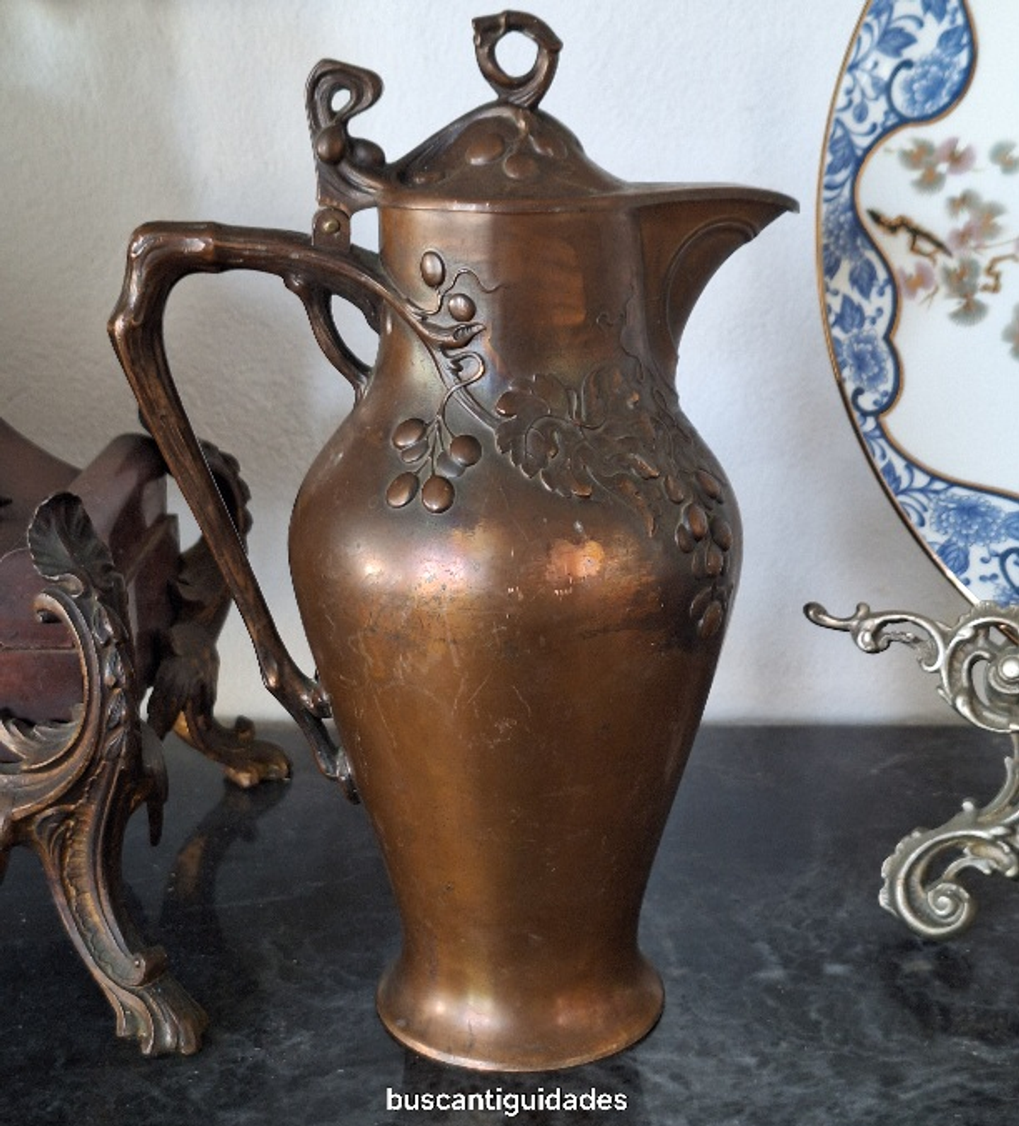 Jarra em bronze patinado Art Nouveau  1