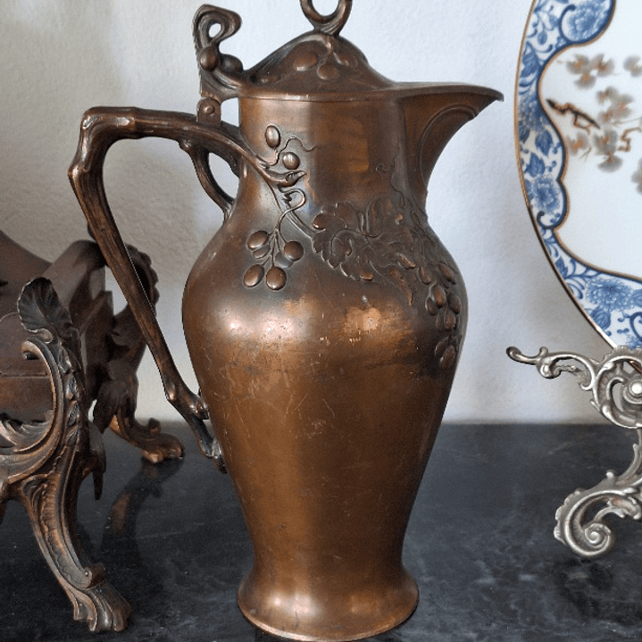 Jarra em bronze patinado Art Nouveau  1