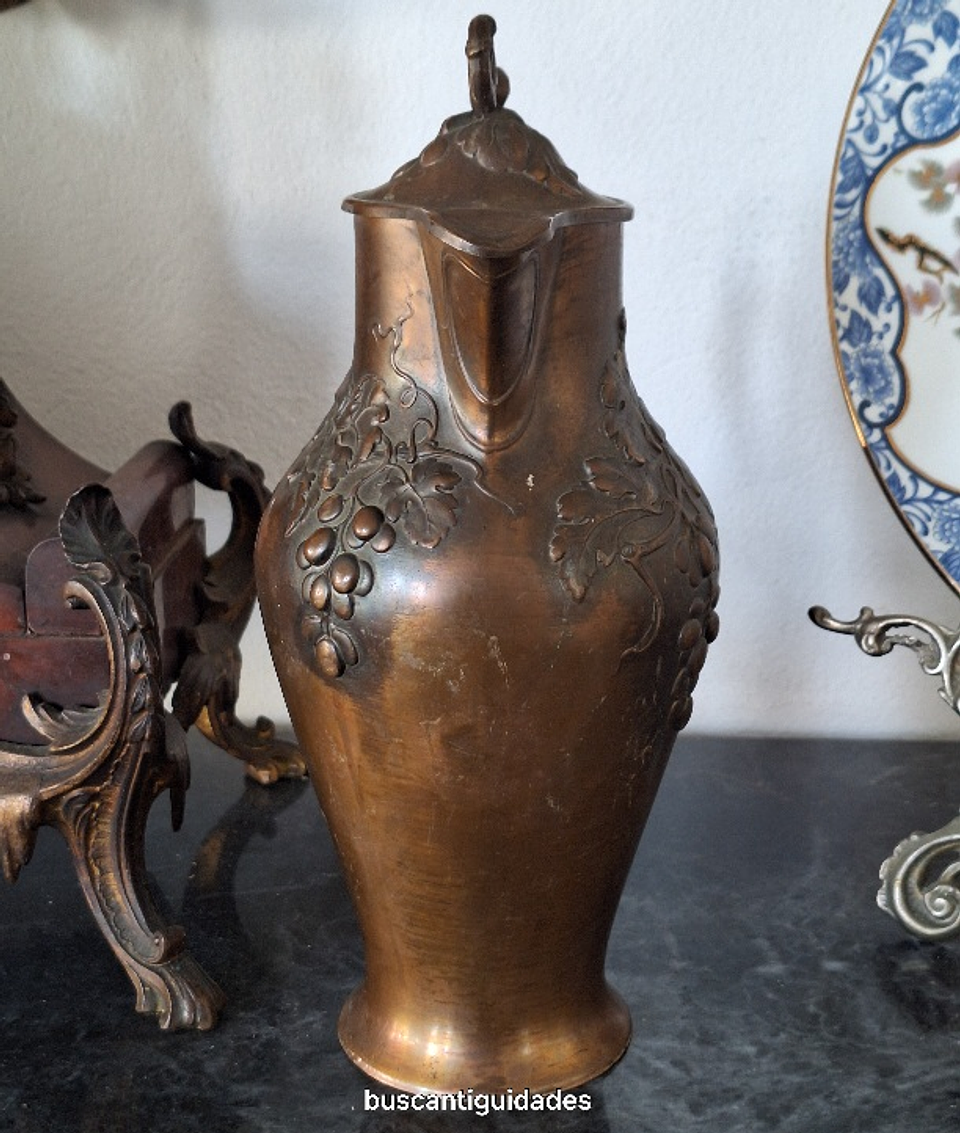 Jarra em bronze patinado Art Nouveau  2