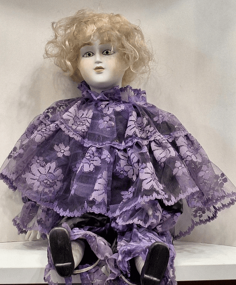 Boneca em porcelana Alda