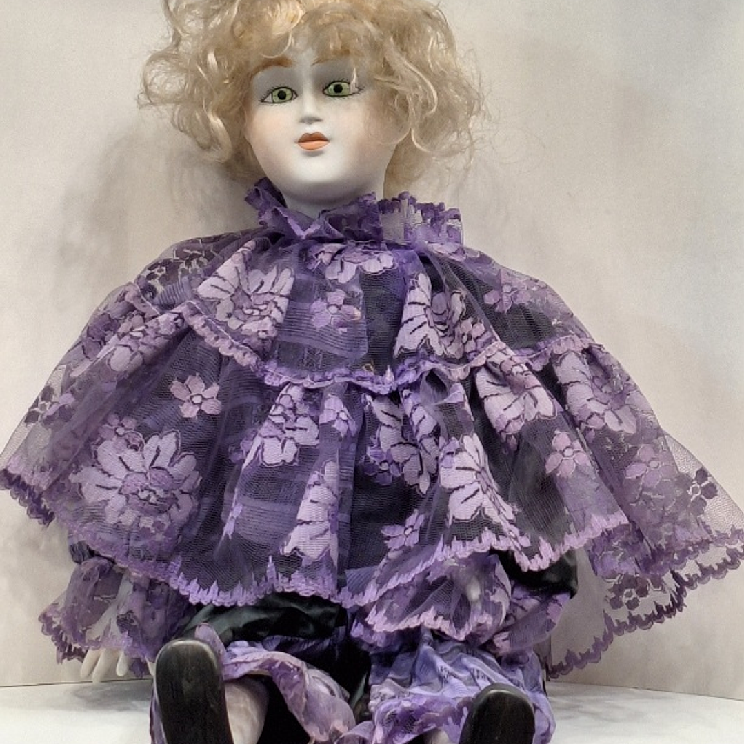 Boneca em porcelana Alda 1