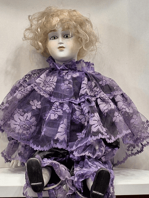 Boneca em porcelana Alda