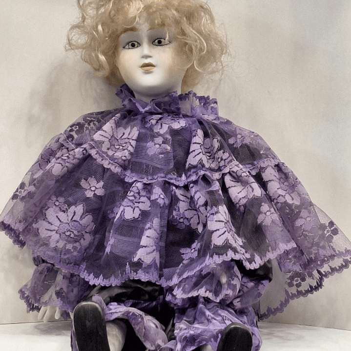 Boneca em porcelana Alda 1