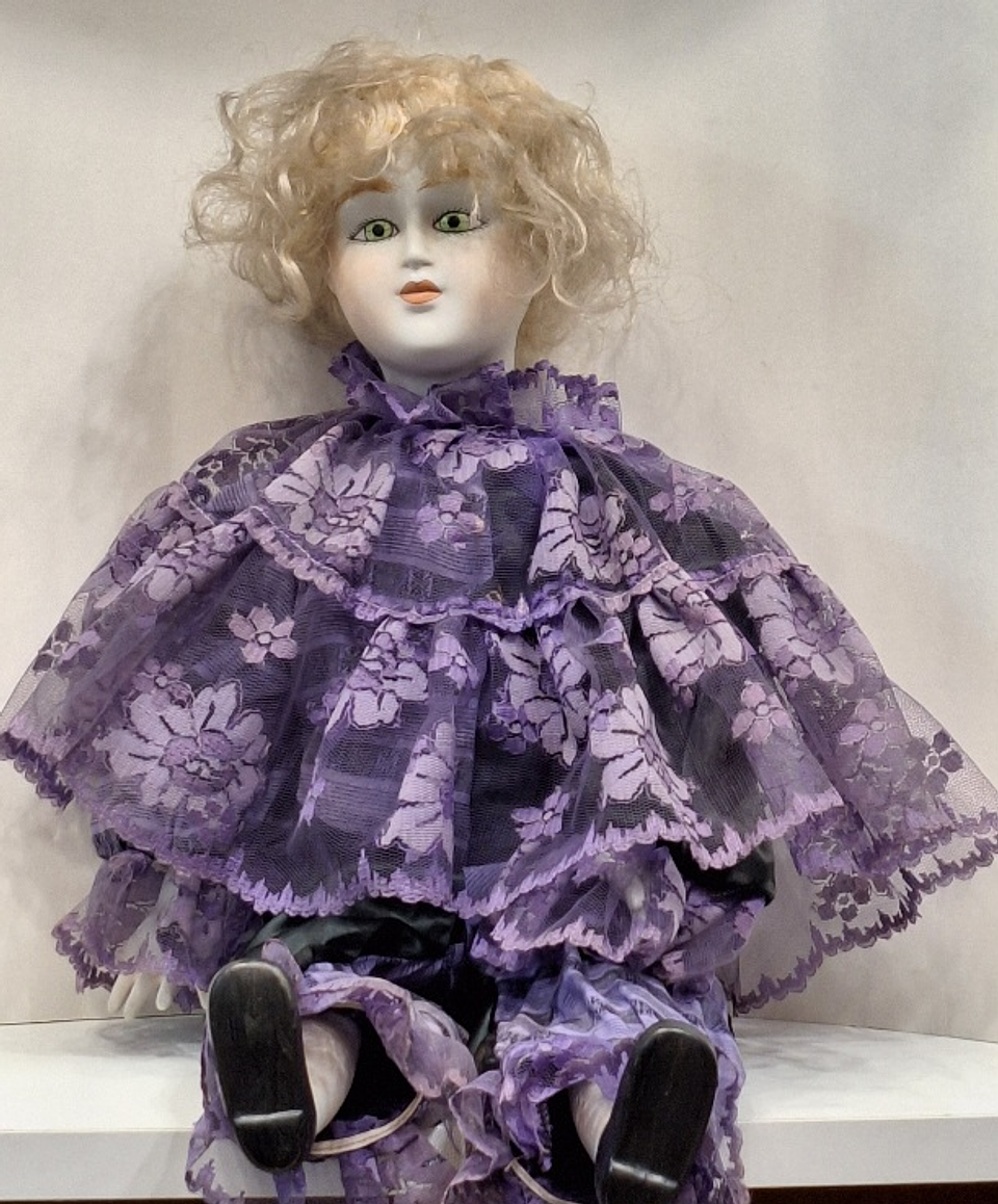 Boneca em porcelana Alda 1