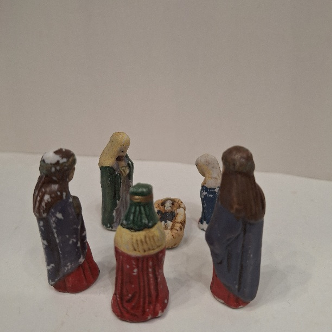 Figuras de presépio em porcelana  1