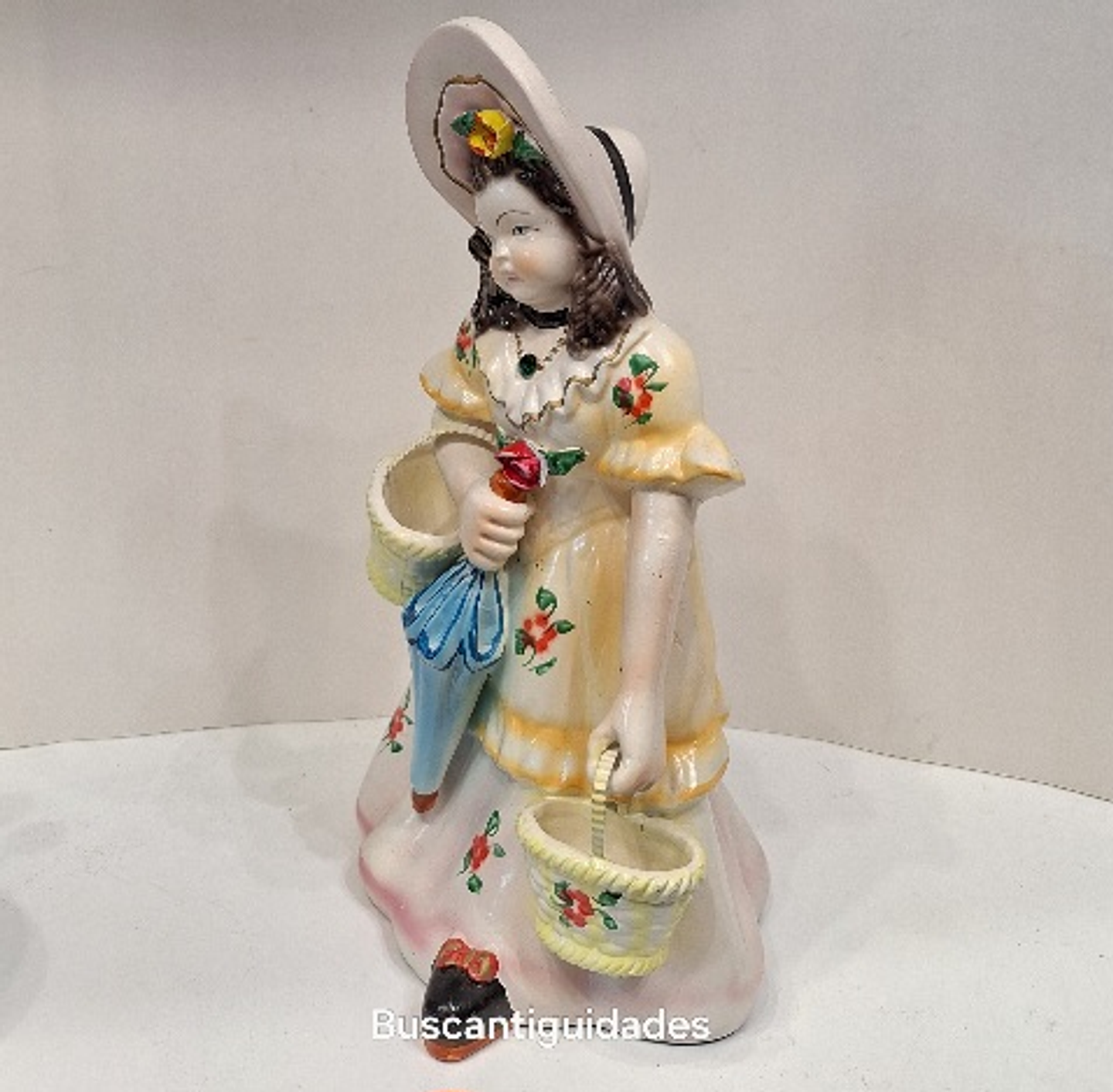 Estatueta em faiança, dama antiga 2