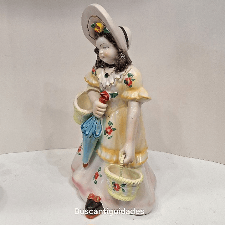 Estatueta em faiança, dama antiga 2