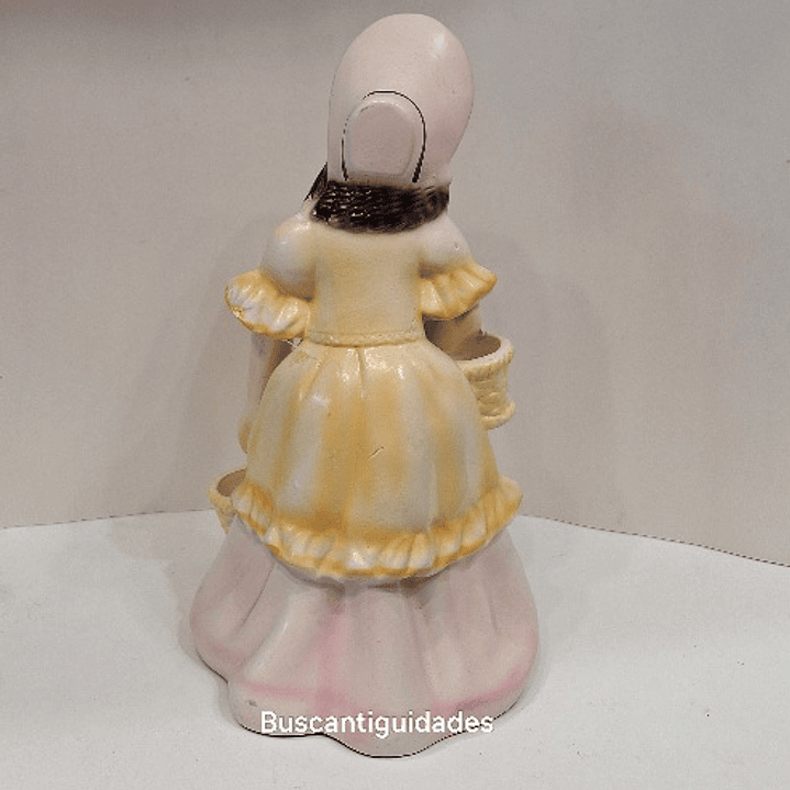 Estatueta em faiança, dama antiga 5