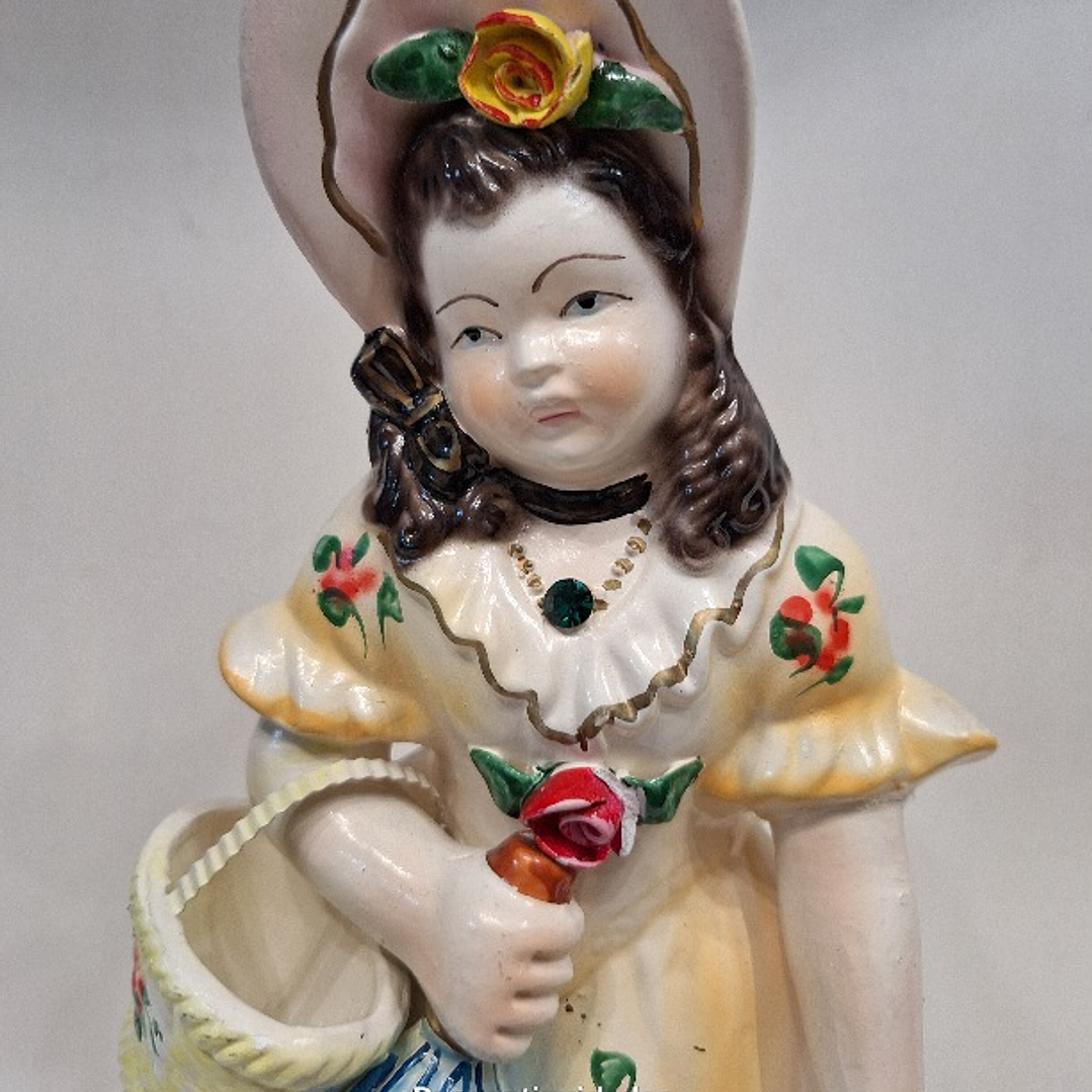 Estatueta em faiança, dama antiga 4