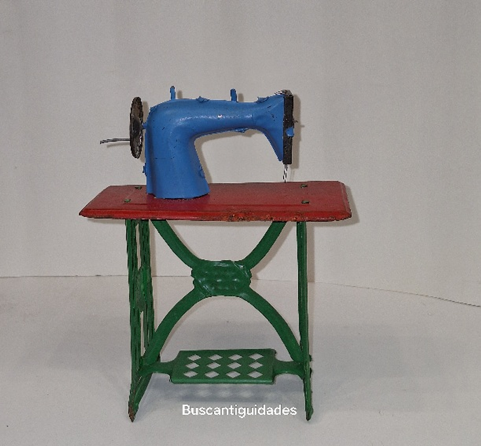 Máquina de costura em lata 1