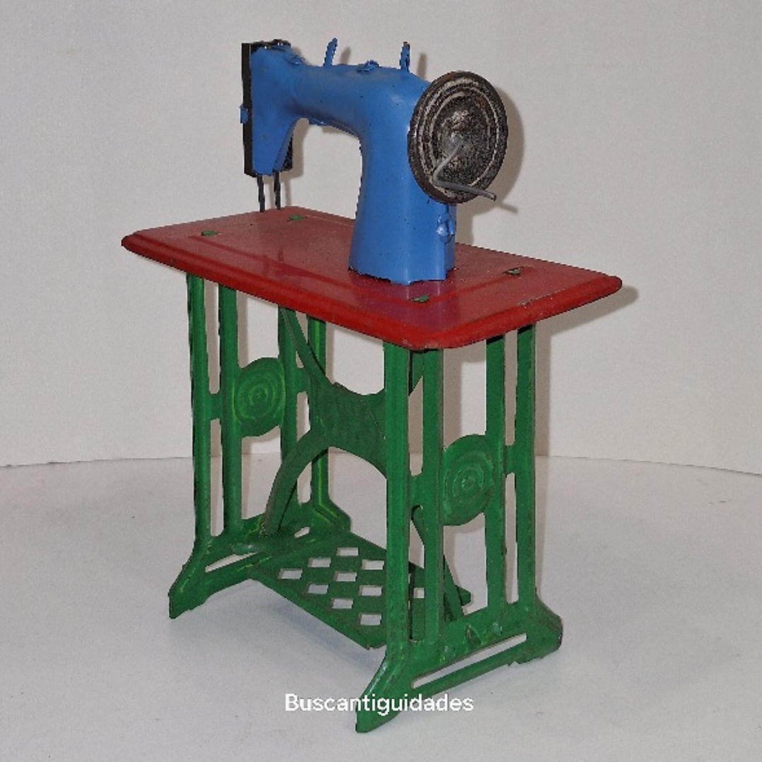 Máquina de costura em lata 3