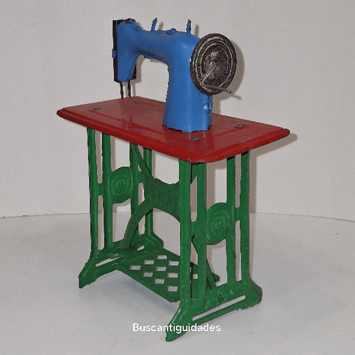Máquina de costura em lata 3