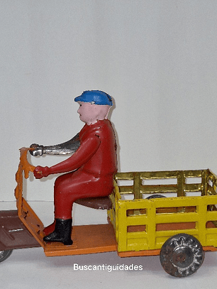 Brinquedo em lata, triciclo 