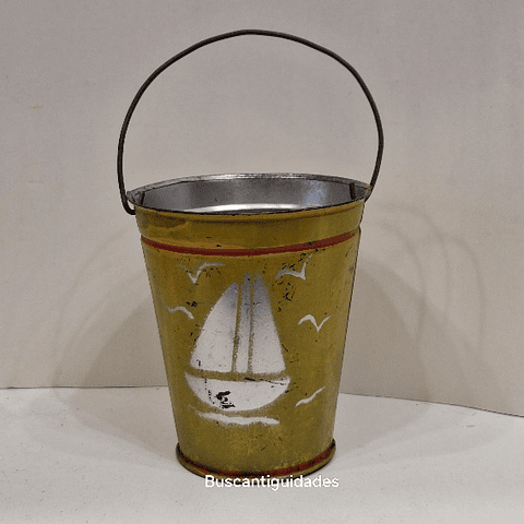 Brinquedo de lata, balde de praia