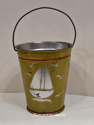 Brinquedo de lata, balde de praia