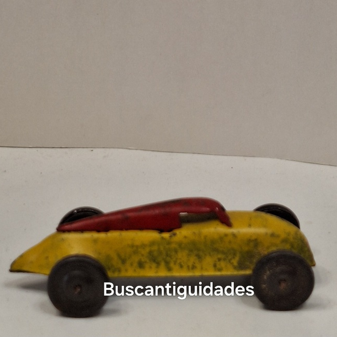 Brinquedo de lata, carro bicudo 1