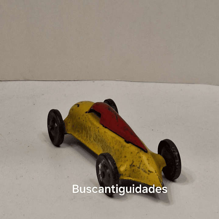 Brinquedo de lata, carro bicudo 3