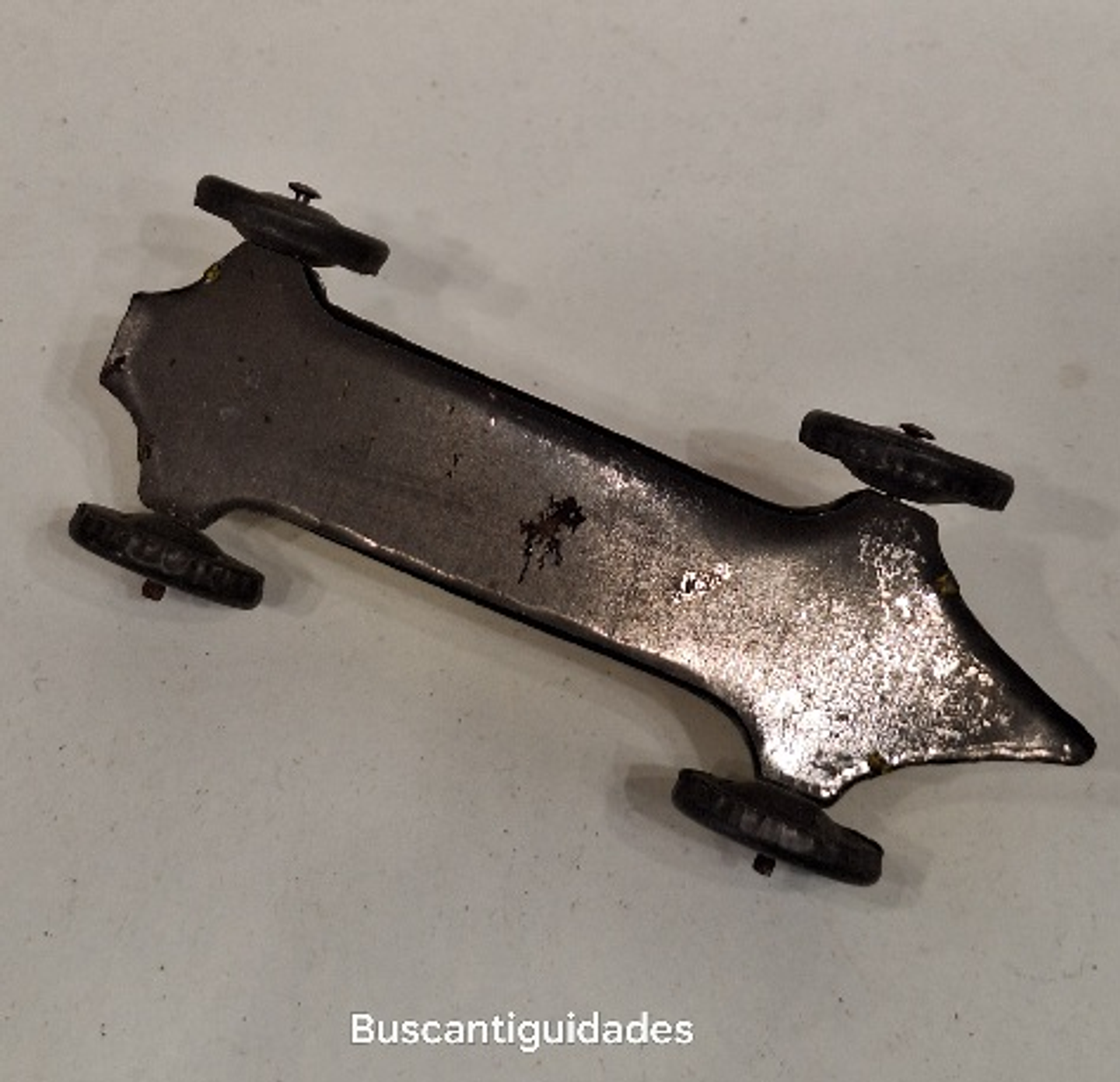 Brinquedo de lata, carro bicudo 4