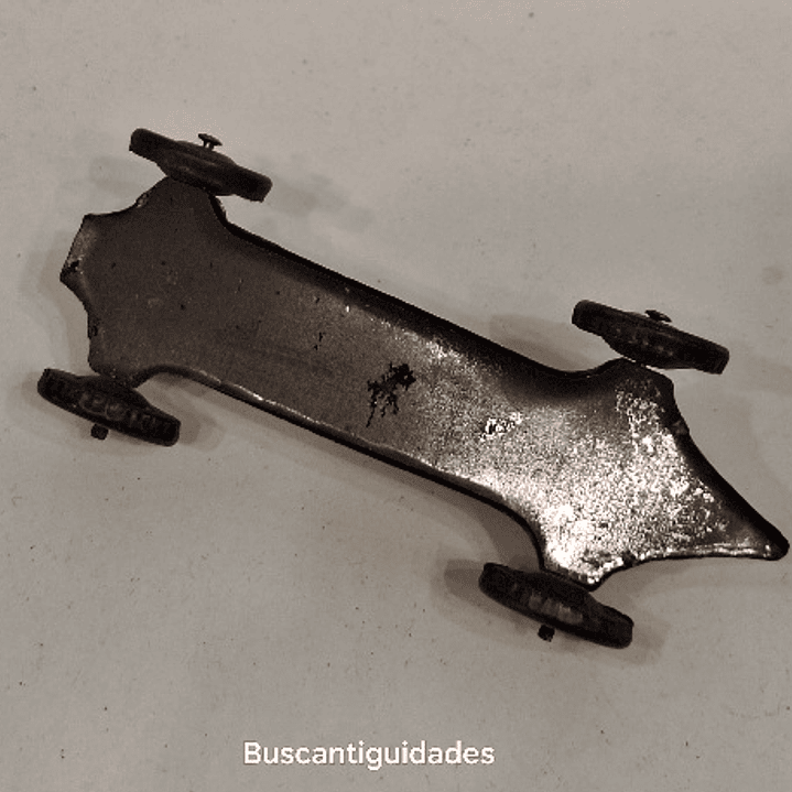 Brinquedo de lata, carro bicudo 4