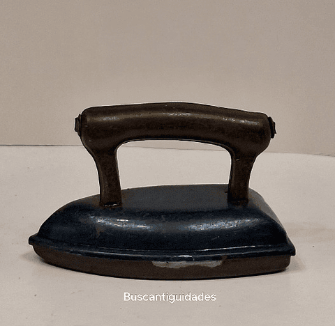 Brinquedo de lata, ferro de passar