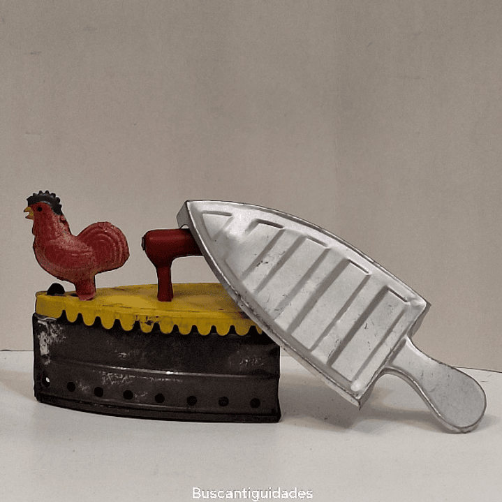 Brinquedo de lata, ferro de passar  3