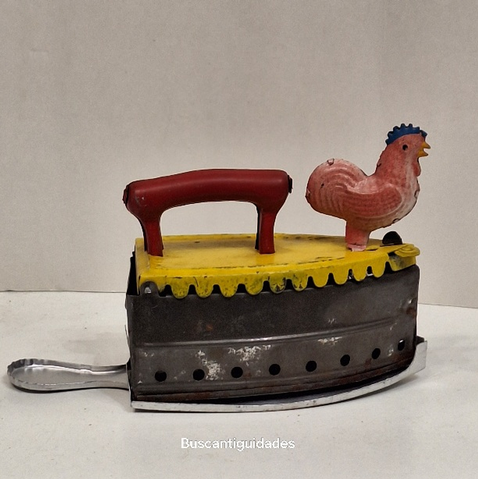 Brinquedo de lata, ferro de passar  2